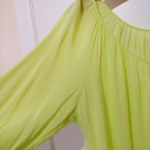 Light green flowy blouse - Picture 4 of 7